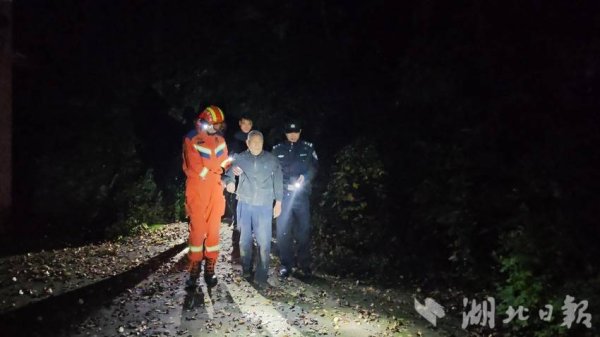 老钱庄 襄阳：老人深夜山中迷路 警消联动守护平安
